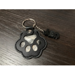 Keychain with name and paw